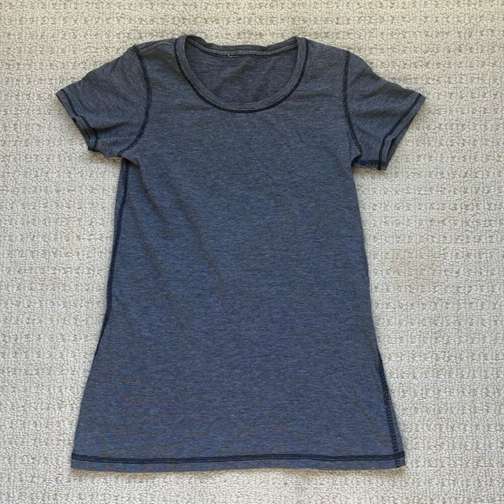 SOLDLululemon Lively Crewneck Tee Vitasea in White Black Mircostripe Size XS 2/4 - Picture 3 of 11